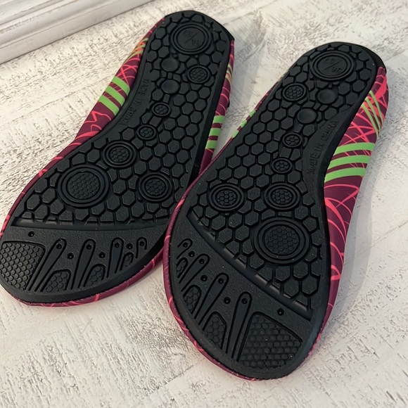 Brand new Water shoes - Picture 3 of 6
